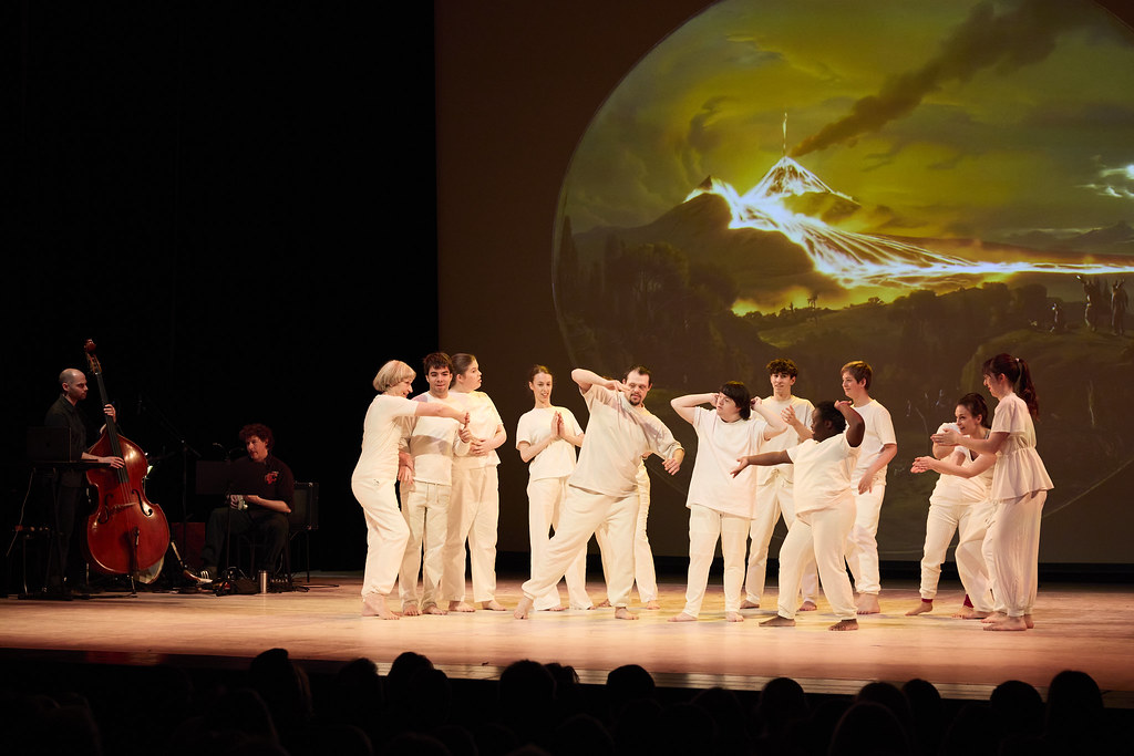 Aus dem Rahmen- TanzPerformance